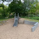 Bild vom Spielplatz anzeigen.