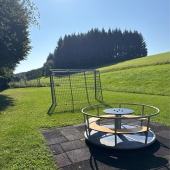 Bild vom Spielplatz anzeigen.