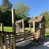 Bild vom Spielplatz anzeigen.