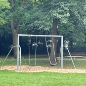 Bild vom Spielplatz anzeigen.