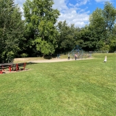 Bild vom Spielplatz anzeigen.