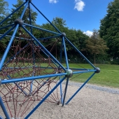 Bild vom Spielplatz anzeigen.