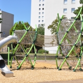 Bild vom Spielplatz anzeigen.