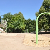 Bild vom Spielplatz anzeigen.