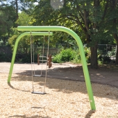 Bild vom Spielplatz anzeigen.