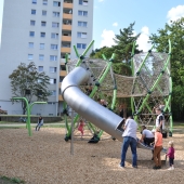 Bild vom Spielplatz anzeigen.