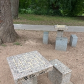 Bild vom Spielplatz anzeigen.