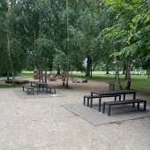 Bild vom Spielplatz anzeigen.