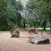 Bild vom Spielplatz anzeigen.