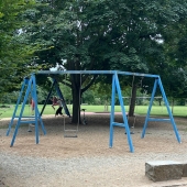Bild vom Spielplatz anzeigen.