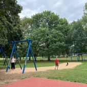 Bild vom Spielplatz anzeigen.