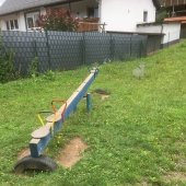 Bild vom Spielplatz anzeigen.