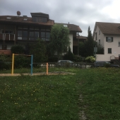 Bild vom Spielplatz anzeigen.