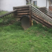 Bild vom Spielplatz anzeigen.