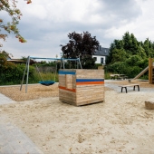 Bild vom Spielplatz anzeigen.