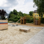 Bild vom Spielplatz anzeigen.