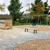 Bild vom Spielplatz anzeigen.