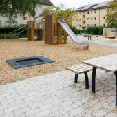 Bild vom Spielplatz anzeigen.