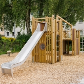 Bild vom Spielplatz anzeigen.