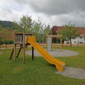 Bild vom Spielplatz anzeigen.