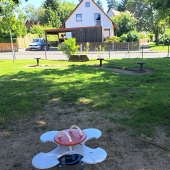 Bild vom Spielplatz anzeigen.