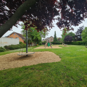 Bild vom Spielplatz anzeigen.