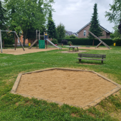 Bild vom Spielplatz anzeigen.
