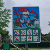 Bild vom Spielplatz anzeigen.