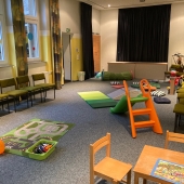 Bild vom Spielplatz anzeigen.