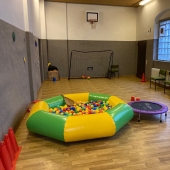 Bild vom Spielplatz anzeigen.