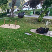Bild vom Spielplatz anzeigen.