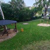 Bild vom Spielplatz anzeigen.