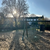 Bild vom Spielplatz anzeigen.