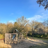 Bild vom Spielplatz anzeigen.