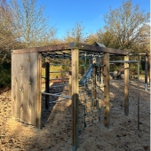 Bild vom Spielplatz anzeigen.