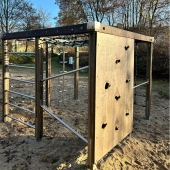 Bild vom Spielplatz anzeigen.