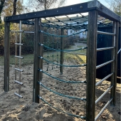 Bild vom Spielplatz anzeigen.