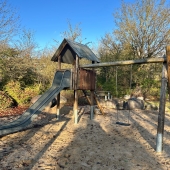 Bild vom Spielplatz anzeigen.