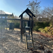 Bild vom Spielplatz anzeigen.