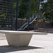 Bild vom Spielplatz anzeigen.