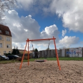 Bild vom Spielplatz anzeigen.