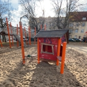 Bild vom Spielplatz anzeigen.
