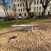 Bild vom Spielplatz anzeigen.