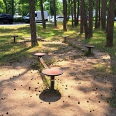 Bild vom Spielplatz anzeigen.
