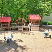 Bild vom Spielplatz anzeigen.