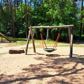 Bild vom Spielplatz anzeigen.