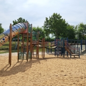 Bild vom Spielplatz anzeigen.