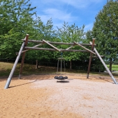 Bild vom Spielplatz anzeigen.
