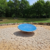 Bild vom Spielplatz anzeigen.