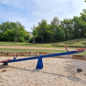 Bild vom Spielplatz anzeigen.